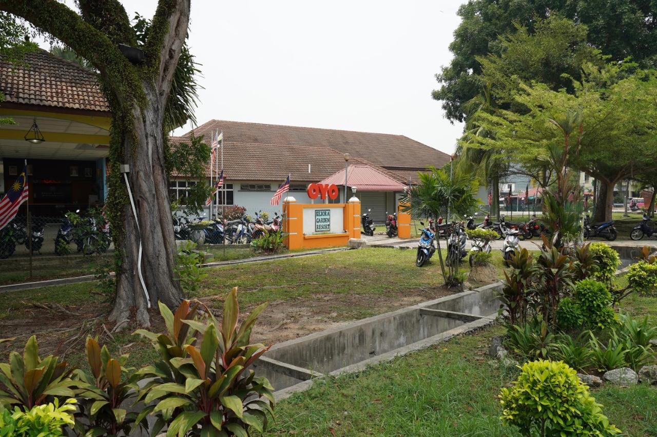 Oyo 44020 Kejora Garden Resort Kampong Pasir Bogak Exterior photo