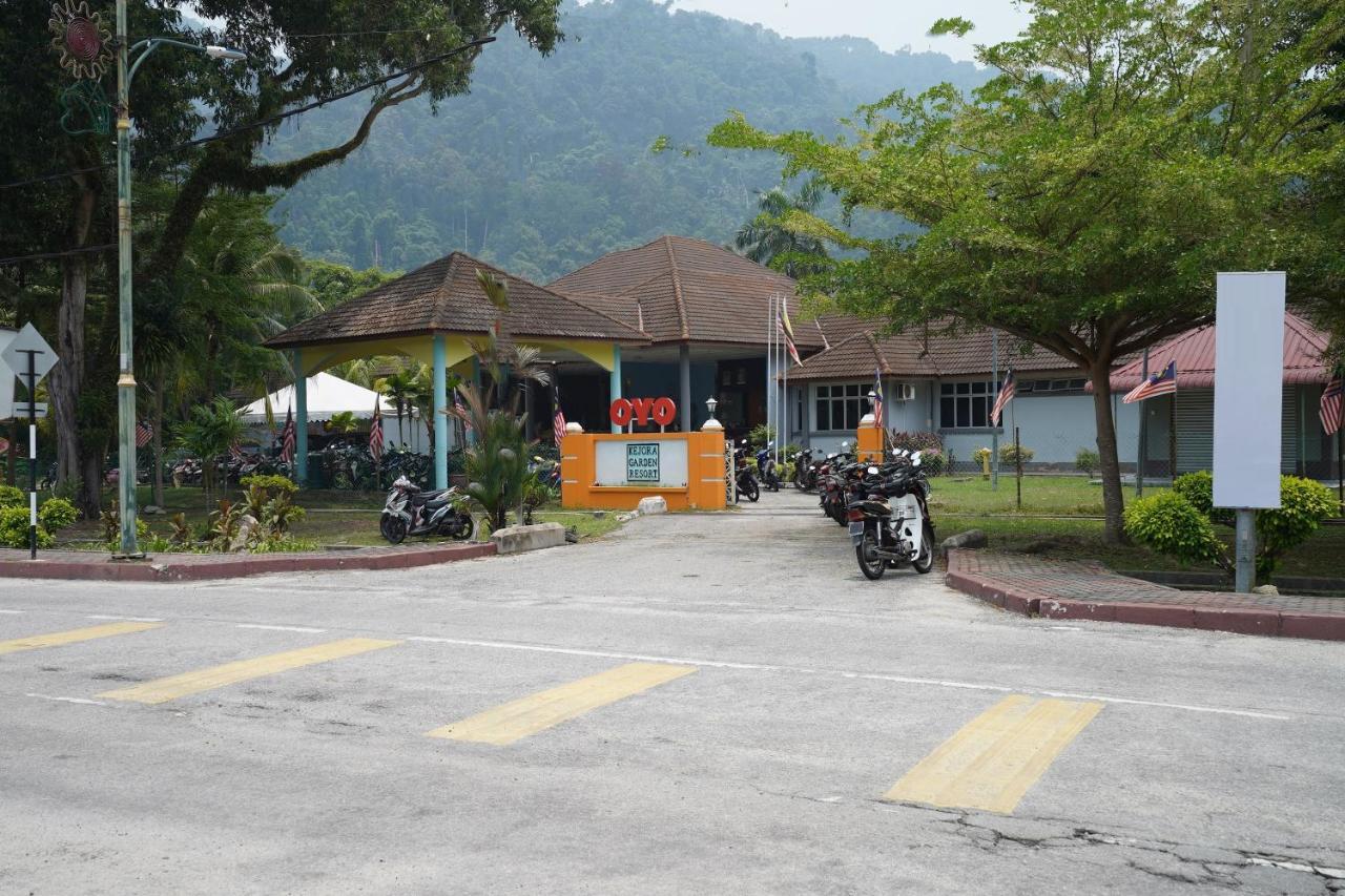 Oyo 44020 Kejora Garden Resort Kampong Pasir Bogak Exterior photo