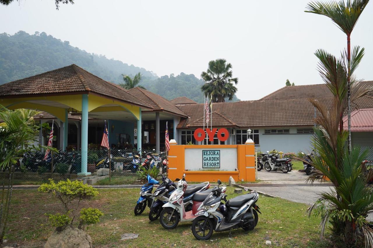 Oyo 44020 Kejora Garden Resort Kampong Pasir Bogak Exterior photo