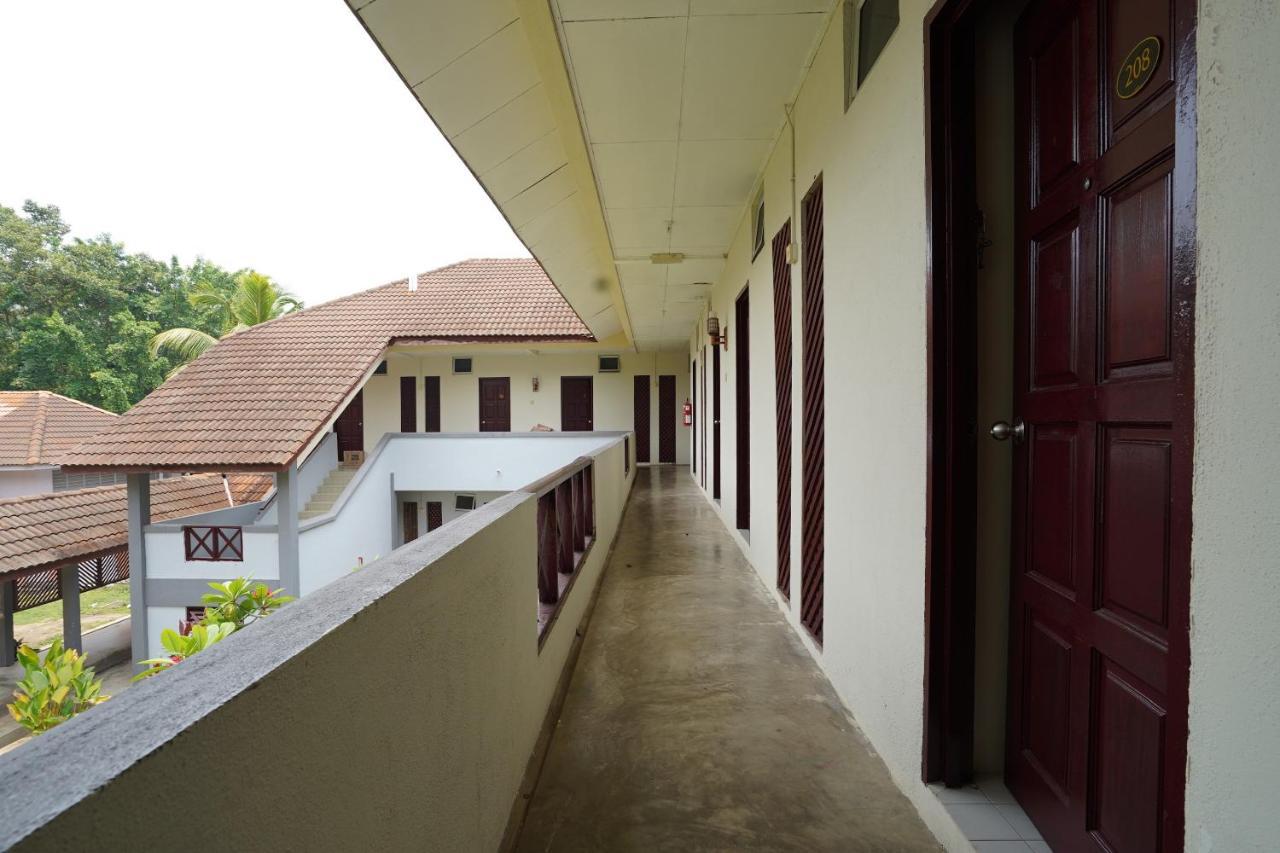 Oyo 44020 Kejora Garden Resort Kampong Pasir Bogak Exterior photo