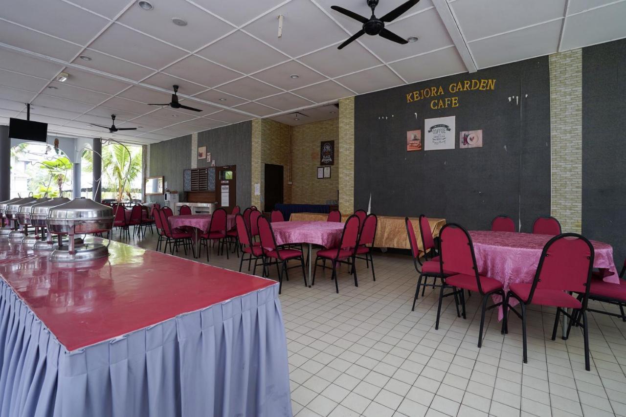 Oyo 44020 Kejora Garden Resort Kampong Pasir Bogak Exterior photo