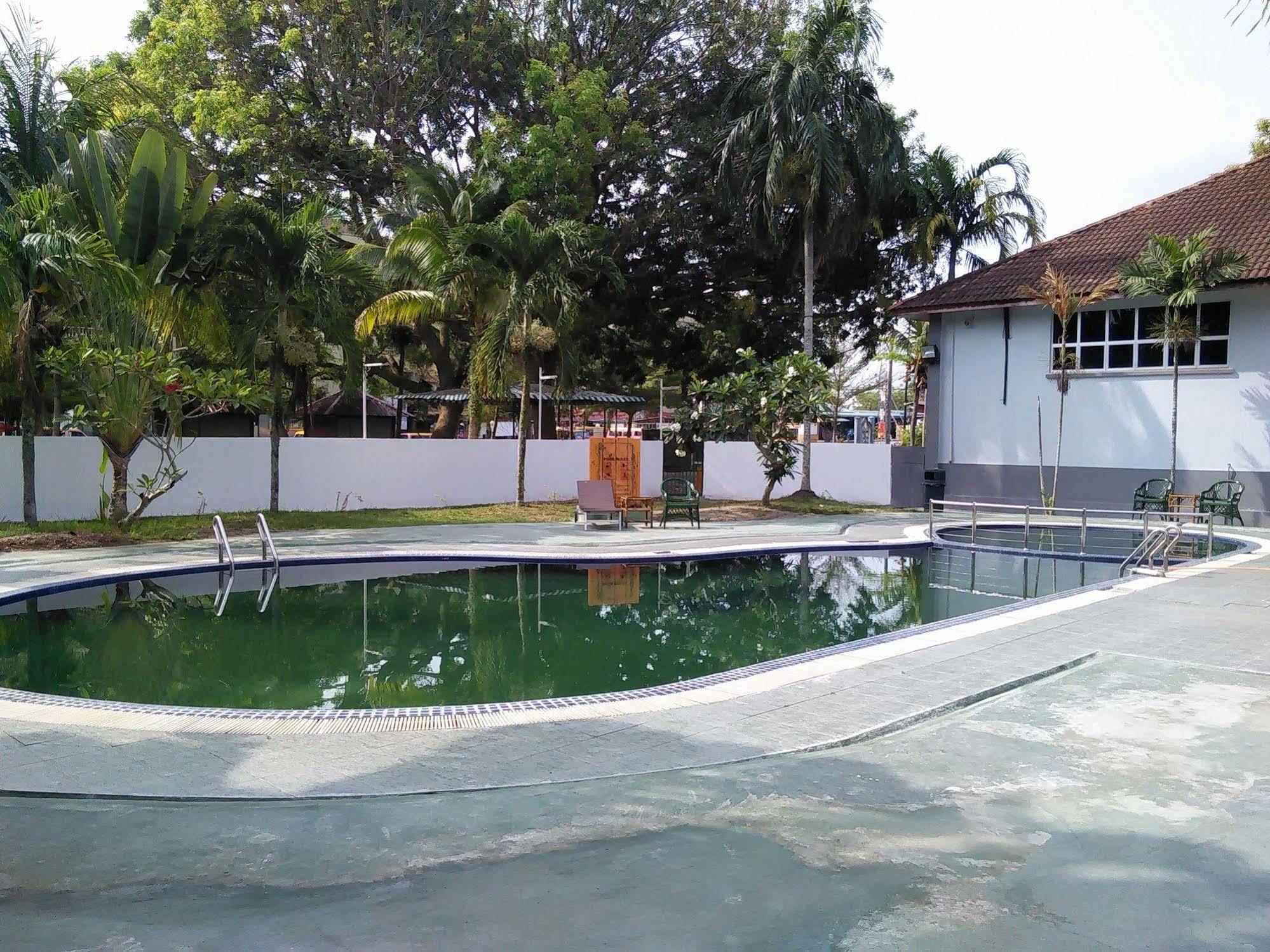 Oyo 44020 Kejora Garden Resort Kampong Pasir Bogak Exterior photo