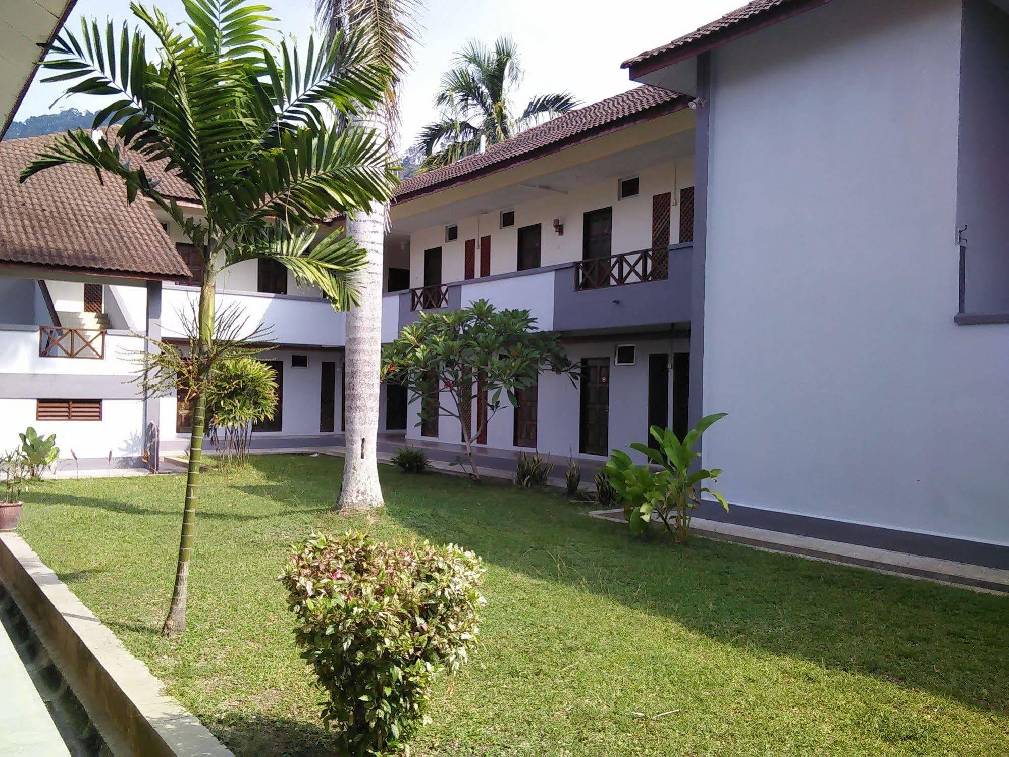 Oyo 44020 Kejora Garden Resort Kampong Pasir Bogak Exterior photo