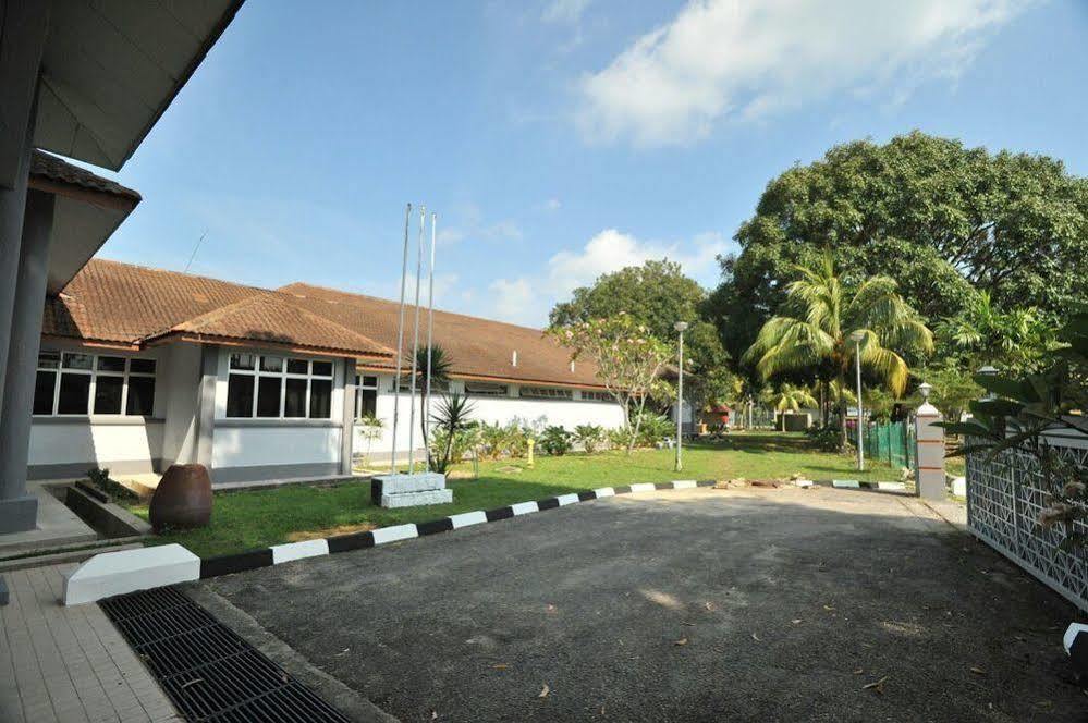 Oyo 44020 Kejora Garden Resort Kampong Pasir Bogak Exterior photo